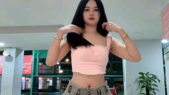 gadis cantik dan bohay