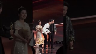 #肖戰 #xiaozhan 互讓C位舞蹈 the give centre stage dance | 微博之夜Weibo Night 2023 【20240113】