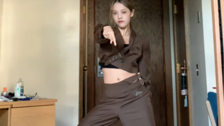Shut Down-BLACKPINK chân thành mời mọi người vào xem anh chàng đẹp trai