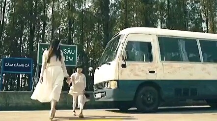 只有施暴者才回反对以暴制暴