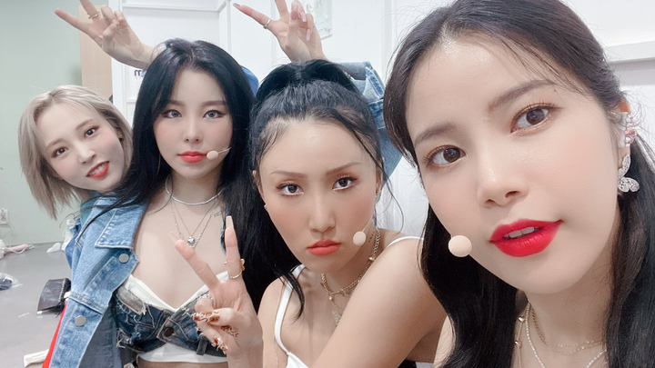 This is how the members of MAMAMOO celebrate birthdays~ Rongxian, happy birthday, Kanda!