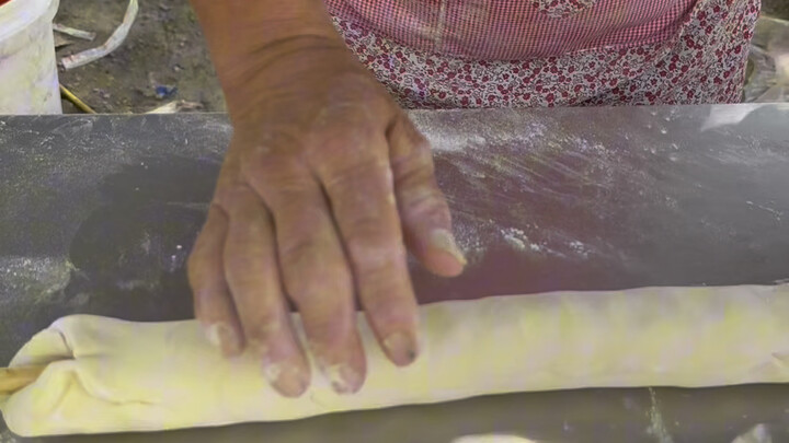 Five-yuan hollow noodles
