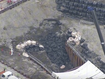 ระวังหลุม! คุณลุงวัย 74 ปีตกลงไปในหลุมแล้ว 2 เดือนยังไม่ได้ขึ้นมา