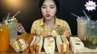 Bánh kẹp trái cây và bánh kẹp thịt heo chiên xù và nước mát 1 #amthuc