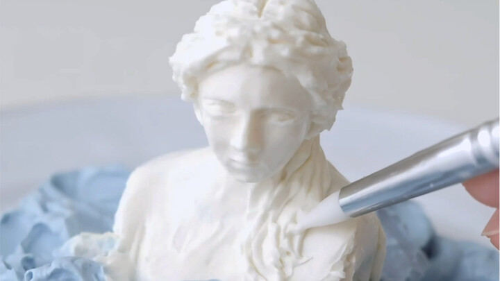 Tạc tượng Venus bằng sữa chua Hy Lạp