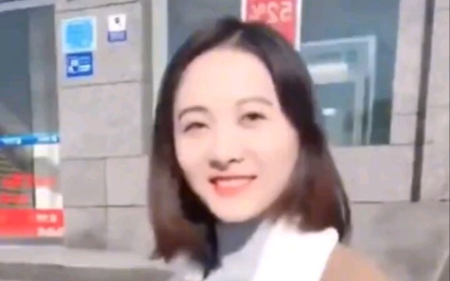 ست دقائق تعلّمك كيف تغازل فتاة البنك بوقاحة حتى تقع في حضنك!