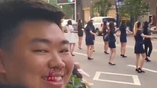 ดูสาว ๆ เต้นส