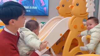 Twins' daily life: Uncle taking care of the baby VS Dad taking care of the baby