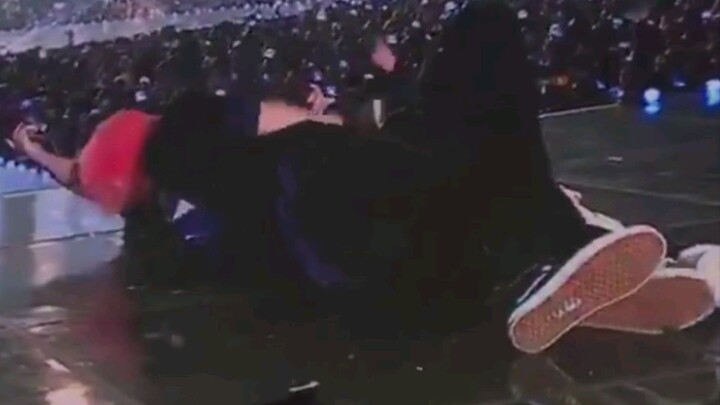 【Toàn Viên Hữu – Nhan Tịnh Hán】Các anh…? À? Cái này… Chắc là nhảy mệt quá rồi nhỉ?