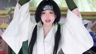 Every time Yiting wears this leather, I feel so impressed. Yiting is so beautiful.