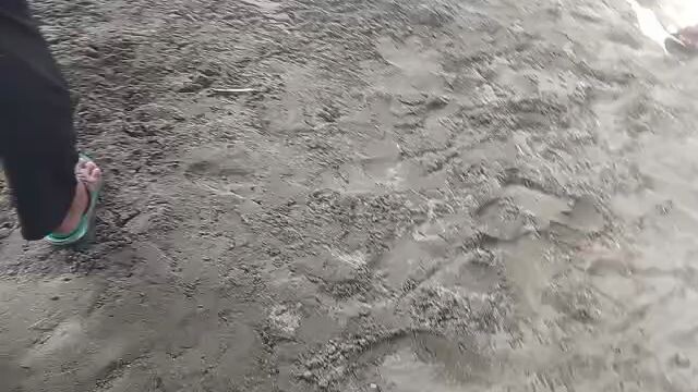 Raptor Sweater Black Beak in action