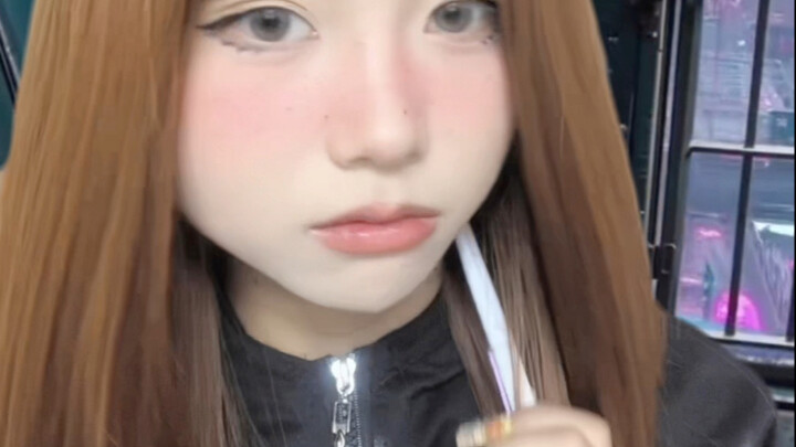 [ASMR] Vẽ trang điểm tù nhân trong xe tù bay lơ lửng năm 3025