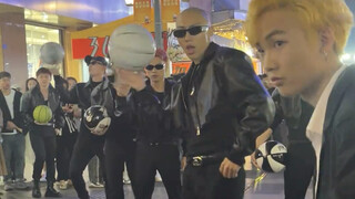 成都春熙路很火的网红，篮团直播路人视角！