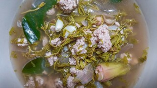 ต้มใบมะขามอ่อนหมูสับ ใบมะขามอ่อน ทำอะไรได้บ้าง Young Tamarind Leaves with Minced Pork Soup Thai Food