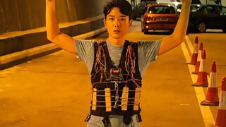 不要开枪，我身上绑有炸弹！