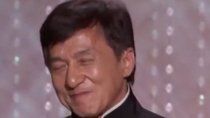 Pada tahun 2015, Jackie Chan menerima Penghargaan Kehormatan Akademi Oscar.