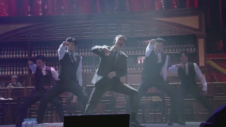 【EXO D.O.】Sau khi trưởng nhóm kiêm giọng hát chính Do Kyung-soo của EXO nhập ngũ, phần hát của anh s