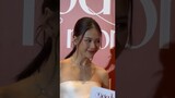 Miss Universe Bùi Quỳnh Hoa thử thách cam thường tại premiere phim Đoá hoa mong manh