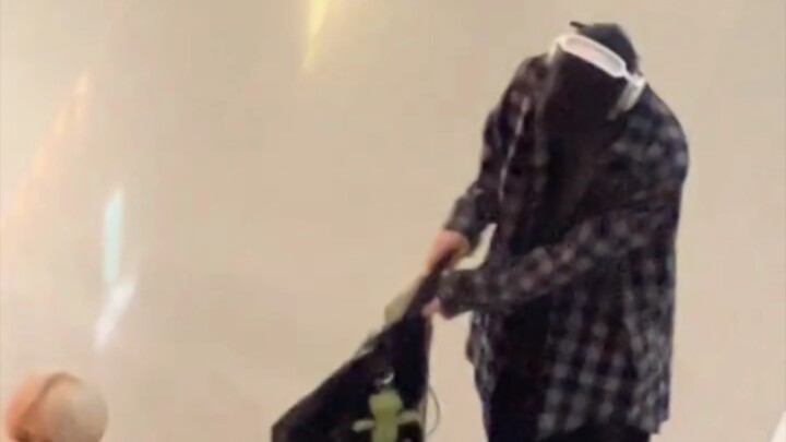 Từ Minh Hạo: Nếu không phải ở sân bay, nhất định tôi sẽ cho anh xem hai đoạn ngay.