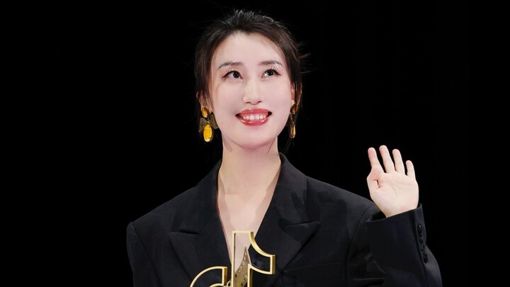 Randomly drops a big pomegranate blossom clip!