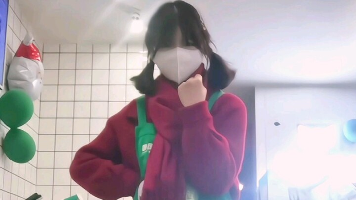 The apron from the Internet cafe is my Christmas fashion item~