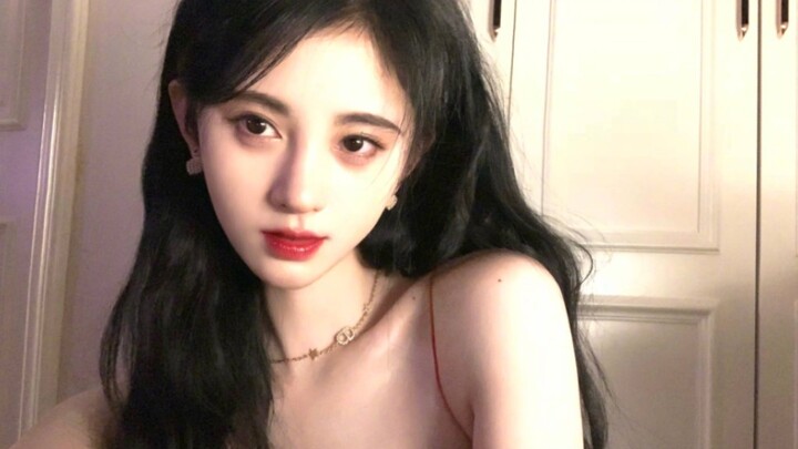 It has to be said: just by staying scandal-free throughout her years in the industry, Ju Jingyi has 