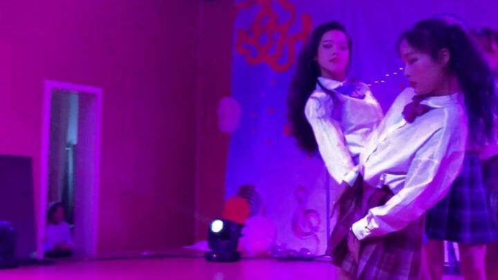 Cover dance of Cosmic Girls hmph!