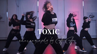 [นักออกแบบท่าเต้น AA] Toxic สาวดุกลับมาระเบิดพลังด้วยท่าเต้นแจ๊สอันทรงพลังพร้อมลูกเล่นที่ดุดันเล็กน้