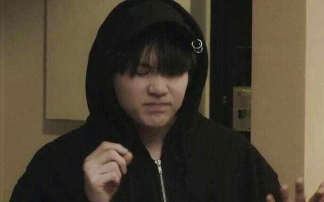 [Min Yoongi] Cat is feeling wronged (*꒦ິ⌓꒦ີ) The word "sugar" written on my clothes... the pronuncia