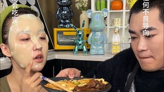 #ChocolateEating a "mask" in front of Binbin, will Binbin be surprised? #Couples eating daily#It's s