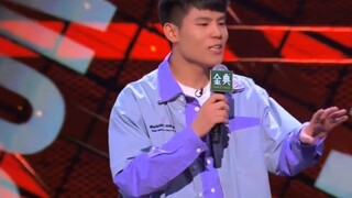Thật buồn cười khi thấy anh ấy bước ra ngoài.