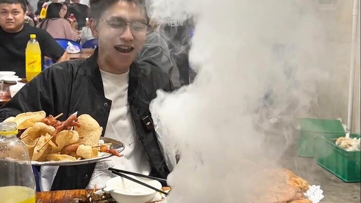 In Zhongshan, Guangdong, a late-night food stall serves dishes with “smoke bombs” as part of the pre