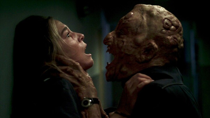 Dark and intense! After being infected by a strange virus from a meteor, a woman suddenly mutates in