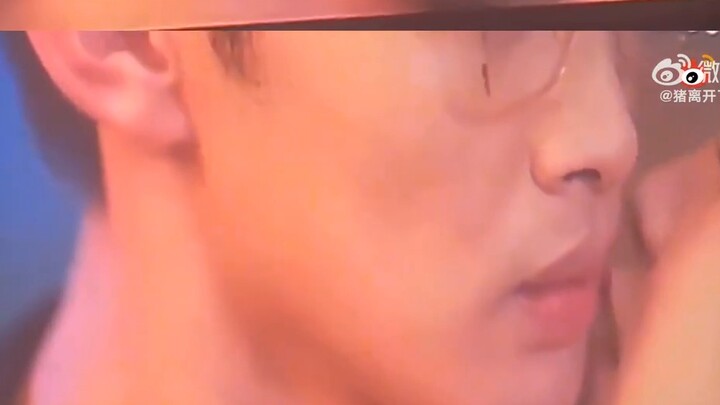 [Adegan ciuman yang belum dirilis antara Yu Shuxin dan Zhang Binbin] Ya ampun, adegan ciuman ini sun