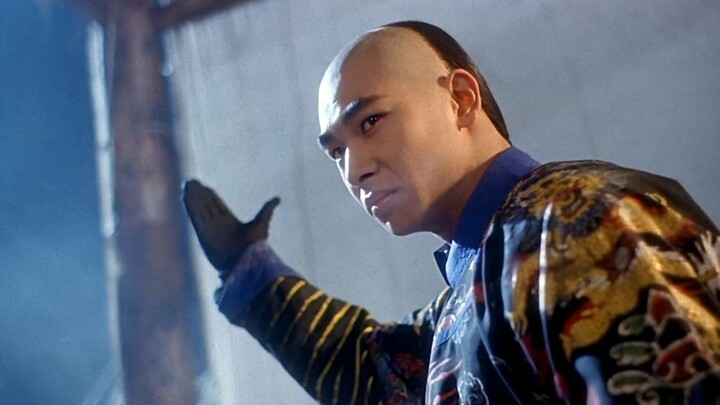 Zhao Wenzhuo: Dia menampilkan Tongbeiquan dengan sempurna. Jet Li dipukuli begitu keras hingga selur