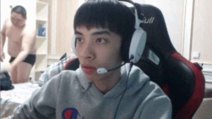 Setiap hari bersama saudara baikku selalu begitu menyakitkan.