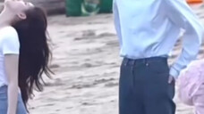 Can’t hide secretly #Chen Zheyuan and Zhao Lusi, the romantic atmosphere at the beach is full.
