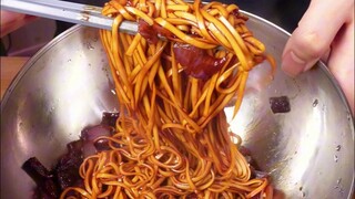 2 yuan for poor guy's mixed noodles, that's what prison food is like.