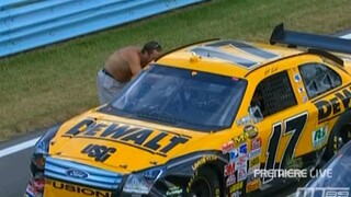 Fan tires to get Matt Kenseth's autograph