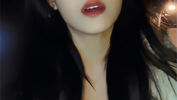 «هي تغني Letting Go على سطح المبنى... جمالها يحبس أنفاسي...»