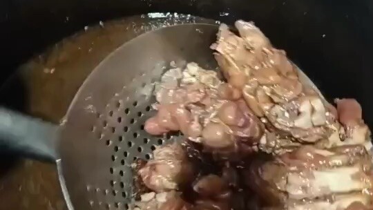 不知不觉心态就变了，好像弄丢了从前的自己，变得不善言辞，学会了沉默，学会了懒得解释，学会了慢慢治愈，更喜欢独来独往。