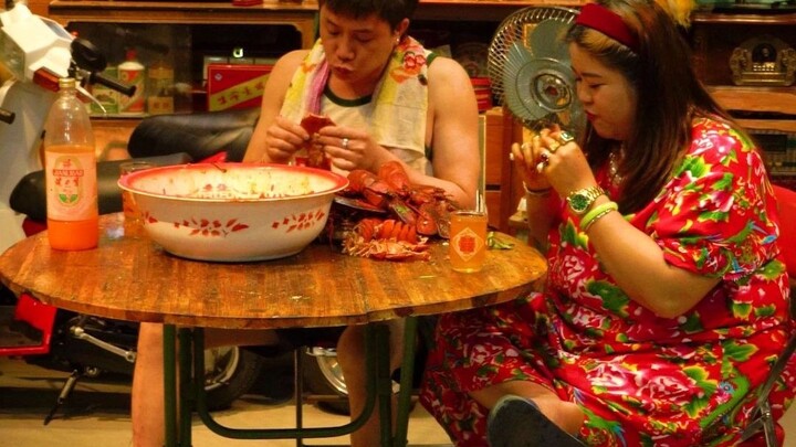 Sepupu, setelah makan hidangan lobster pedas ini sepertinya sudah waktunya pulang, ya?