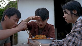 一口新鲜的土豆，去年冬天种下的种子，做一份姐姐最喜欢的焖土豆
