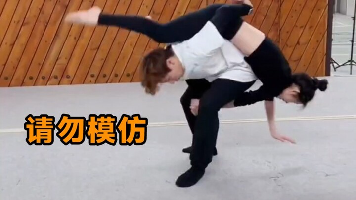 ท่าทางวันนี้ค่อนข้างเวอร์ อย่าเลียนแบบเด็ดขาด!