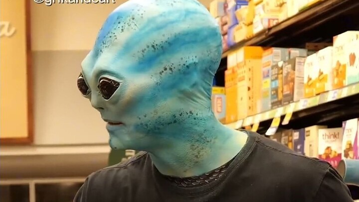 When Aliens Go to the Supermarket for the First Time