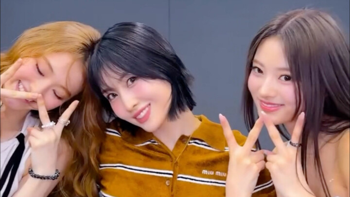 MOMO x ANNA x ELLA "HANDS UP" challenge