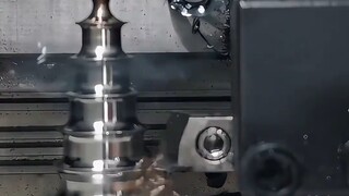 Xây dựng một tòa tháp nhiều tầng trong 40 giây mà không cần bất kỳ sự gia tốc nào