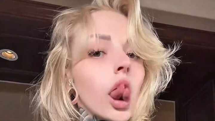 A seductive snake woman—doesn't this just blow your mind?