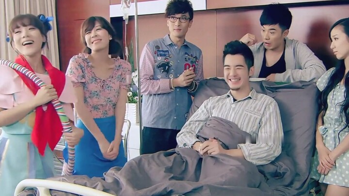 The glasses-wearing little nurse turns out to be a goddess—why didn’t I notice her back then?