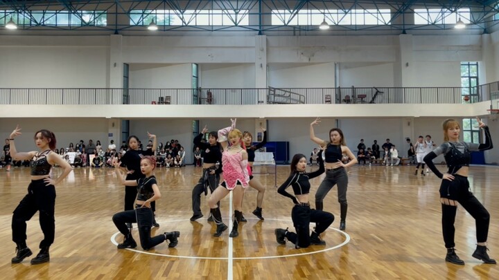 เต้นคัฟเวอร์เพลง I'm Not Cool ของ HyunA ในสนามบาสเกตบอล